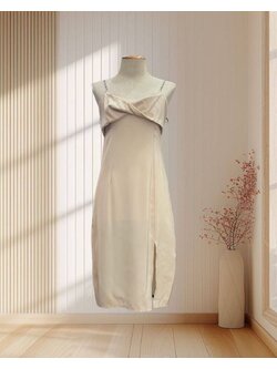 (PRE-LOVED) ราตรีสั้นสีครีม สายเพรช แต่งอก ไซส์ S