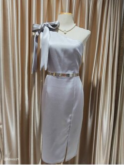 (PRE-LOVED) ชุดราตรีสั้นสีเทาบ่าโบว์1ข้าง (L)