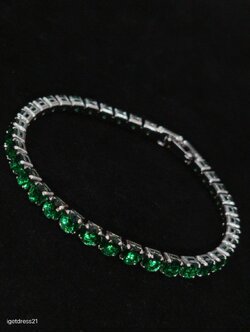 สร้อยข้อมือเพชรเขียว