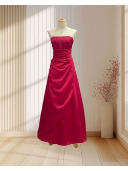 (PRE-LOVED) ราตรียาวสีแดง เกาะอก กระโปรงพอง จีบเอว ปักลายหน้าอก ไซส์ M