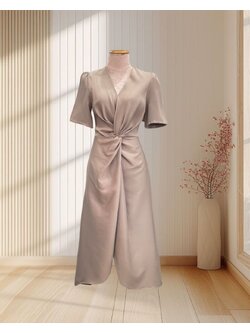 (PRE-LOVED) ราตรียาวสีโอวัลติน มีแขนขยุ้มเอว ไซส์ M