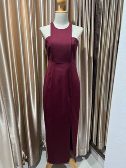 (PRE-LOVED) ยาวแดงไวน์เหลี่ยมอก M