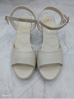 รองเท้าส้นสูง สีขาว 38