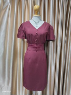 (PRE-LOVED) เดรสสั้นมีแขนสีแดง XL