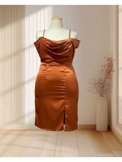 (PRE-LOVED) ชุดราตรีสั้นสายเดี่ยวโอบไหล่สีน้ำตาล 2XL