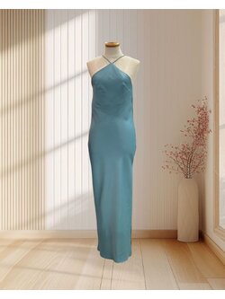 (PRE-LOVED) เดรสยาวสีเขียวมิ้นท์ สายเดี่ยวคล้องคอ โชว์หลัง ถ่วงหลังแบบเซ็กซี่ ไซส์ M