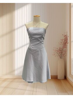 (PRE-LOVED) ราตรีสั้น สีเทา เกาะอก กระโปรงบาน ผ้าไหมเทียม ไซส์ L