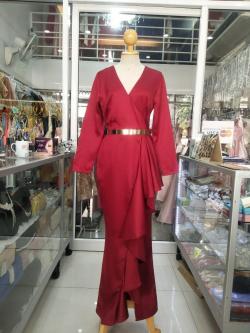 ราตรียาวสีแดงแขนยาวเอวระบาย (S)