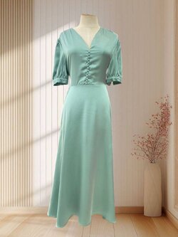 (PRE-LOVED) ราตรีกระโปรง 3 ส่วน สีเขียวมิ้นท์แขนตุ๊กตา ผ้าซาตินพรีเมียม ไซส์ M