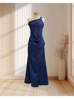 (PRE-LOVED) ราตรียาวสีกรม บ่าเฉียง แต่งหัวเข็มขัดที่บ่า จีบข้างสะโพก ทรงคุณนาย ไซส์ L