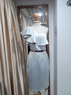 (PRE-LOVED) ชุดราตรีสั้นสีเทา บ่าเฉี่ยงระบาย (S)