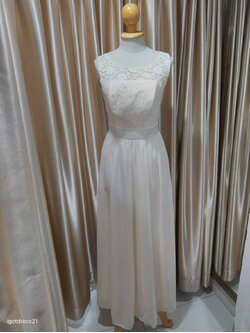 (PRE-LOVED) ชุดราตรียาวชีฟองสีครีม S