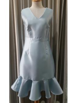 (PRE-LOVED) ชุดราตรีสั้นสีฟ้าชายหางปลาแขนกุดคอวี Size : L