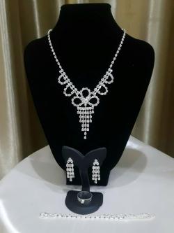 สร้อยเซ็ตเพชร