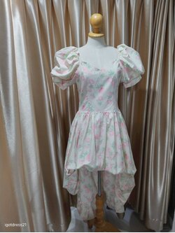 ชุดเดรสหน้าสั้นหลังยาวลายดอกแขนตุ๊กตา M