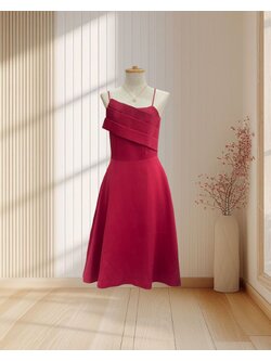 (PRE-LOVED) ราตรีสั้นสีแดง สายเดี่ยว แต่งกรีบช่วงอก กระโปรงบาน ไซส์ S