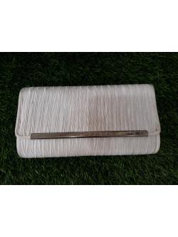 กระเป๋าคลัทซ์สีขาว