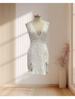 เดรสสั้นสีขาว สายเดี่ยวปักเลื่อม โชว์หลัง ไซส์ L