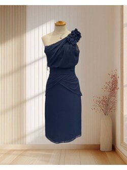 (PRE-LOVED) ราตรีสั้น สีกรม บ่าเฉียง ปักดอกไม้ 3D ผ้าชีฟองซีทรู ไซส์ M