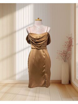 (PRE-LOVED) ราตรีสั้นสีโอวัลติน สายเดี่ยว คอถ่วง ปิดแขน ไซส์ M