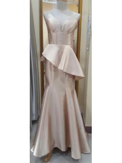 ชุดราตรียาวสีทองสายเดียวเอวระบายชายยาว(M)