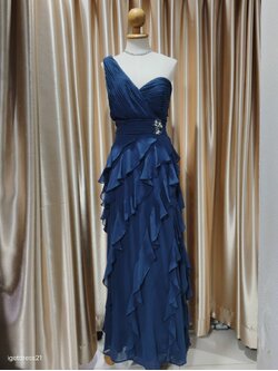 (PRE-LOVED) ชุดราตรียาวชีฟองกรมไหล่ข้างเดียวกระโปรงระบายชั้น M