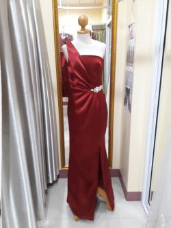 (PRE-LOVED) ราตรีสีแดงยาวบ่าเบี่ยงเดี่ยวเอวแต่งเพชร(S)