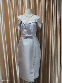 (PRE-LOVED) ราตรีสั้นสีเทาสายเดี่ยวใหญ่อกหัวใจสอบ+เข็มขัด (S)