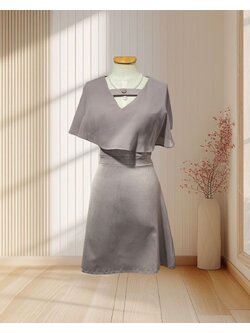 ชุดเดรสสั้นมีคาดที่คอคลุมแขน L