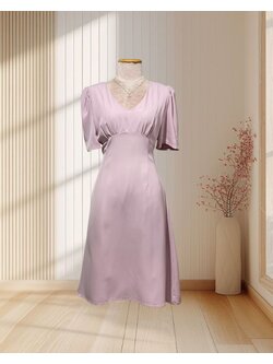 (PRE-LOVED) ราตรีสั้นสีชมพู คอวี ดีเทลจีบแขนตุ๊กตา เอวตีเกร็ดหน้า ผ้าเครปเกาหลี ไซส์ L