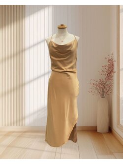 (PRE-LOVED) ราตรีสั้นสีทอง สายเดี่ยวคอถ่วง สายไขว้ เว้าหลัง ไซส์ M