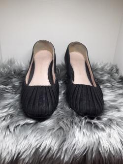 รองเท้าสีดำกำมะหยี่ส้นเตี้ย 38.5