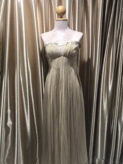 (PRE-LOVED) ราตรียาวสีทอง เกาะอกกระโปรงแต่งจีบ ไซส์ S