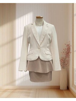 เสื้อสูทสีครีม