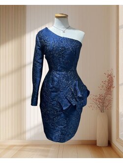 ชุดราตรีสั้นสีกรมท่าบ่าเดี่ยวปักลาย (M)