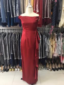 (PRE-LOVED) ชุดยาวสีแดงปาดไหล่ (S)