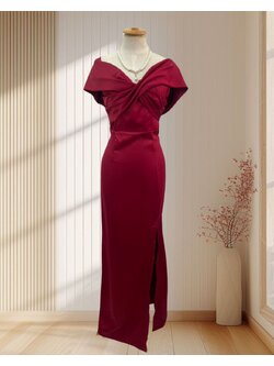 ชุดราตรีสีแดงยาวปาดไหล่อกบิดไขว้(S)