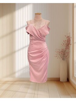 (PRE-LOVED) ราตรีสั้นสีชมพูผ้าเครปซาตินสายเดี่ยวปิดแขนจับจีบสะโพก S