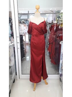 (PRE-LOVED) ยาวแดงสายเดี่ยวคู่ปิดแขน (M)