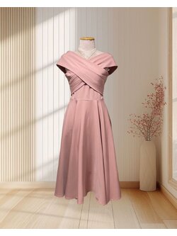 ราตรีสั้นเจ้าสาวงานเช้าเปิดบ่าไขว้อกใหญ่ กระโปรงบานS