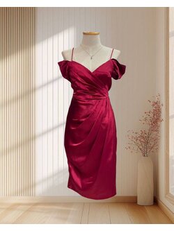 ราตรีสั้นสีแดงไวน์ สายเดี่ยวปิดแขน แต่งจีบสะโพก ไซส์ L