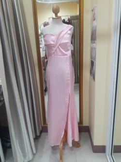 ชุดราตรียาวสีชมพูปาดไหล่เดี่ยวผ้ามัน(S)