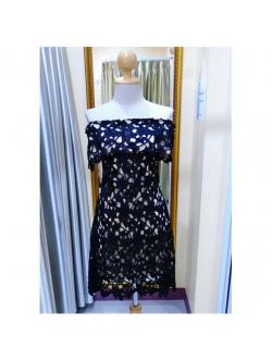 เดรสลูกไม้ทั้งตัวปาดไหล่ฉลุสั้นสีดำ (M)