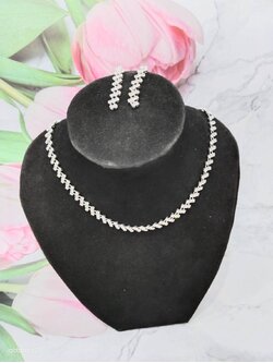 เซตสร้อยโชคเกอร์+ต่างหูขาวเงิน