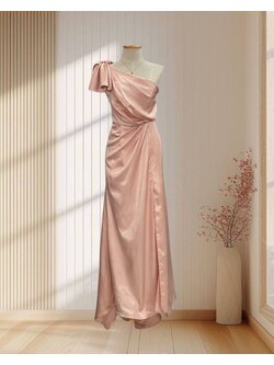 ราตรียาวสีชมพูโอรส ปาดไหล่ พร้อมเข็มกลัดรูปโบว์ ผ้าซาติน ไซส์ S