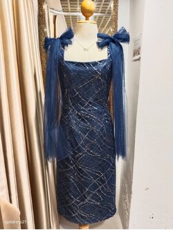 (PRE-LOVED) ราตรีสั้นสีกรมแขนกุดแต่งผ้ามุ้งไหล่กลิตเตอร์ L