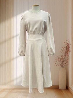 เดรส 3 ส่วน สีครีม ผ้าหนา แขนยาว พร้อมเชือกผูกโบว์ด้านหลัง ไซส์ L
