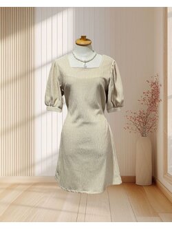 (PRE-LOVED) เดรสสั้นสีทอง มีแขน ผ้ายืด พร้อมสายผูกหลัง ไซส์ M