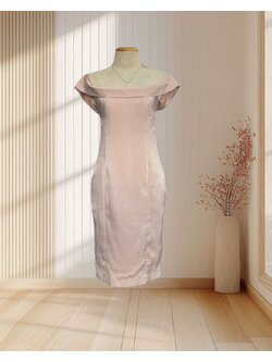 (PRE-LOVED) ราตรีสั้นสีครีม ปาดไหล ผูกโบว์ด้านหลัง ไซส์ S