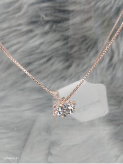 สร้อยคอจี้รูปเกล็ดหิมะ